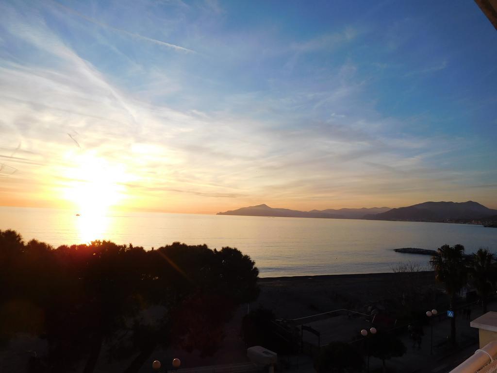 Baia Delle Favole Affittacamere Sestri Levante Exteriör bild